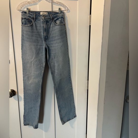 Abercrombie 90’s Straight Ultra High-Rise Jeans with Side Slit
 ➽ a&f - Picture 4 of 6